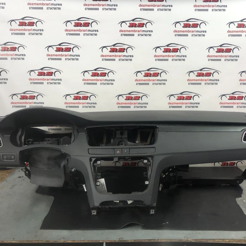 Plansa bord / Peugeot 508 508 2014 / Interior