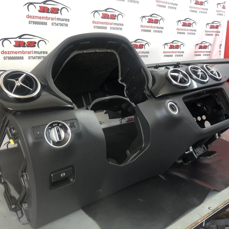Plansa bord / Mercedes-Benz B Class W246 2012 / Interior