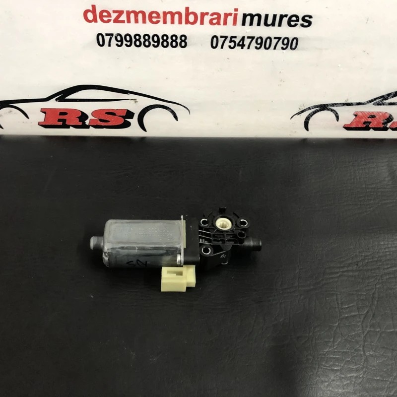Motoras parasolar dreapta spate / BMW Seria 7 E65 2008 / Audio si electronice