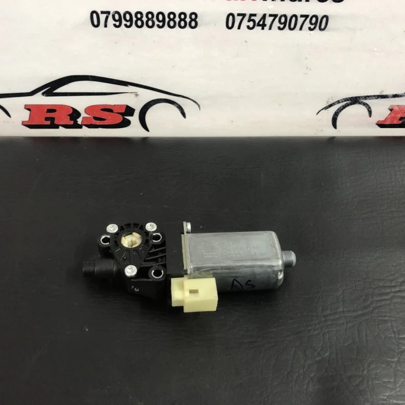 Motoras parasolar dreapta spate / BMW Seria 7 E65 2008 / Audio si electronice