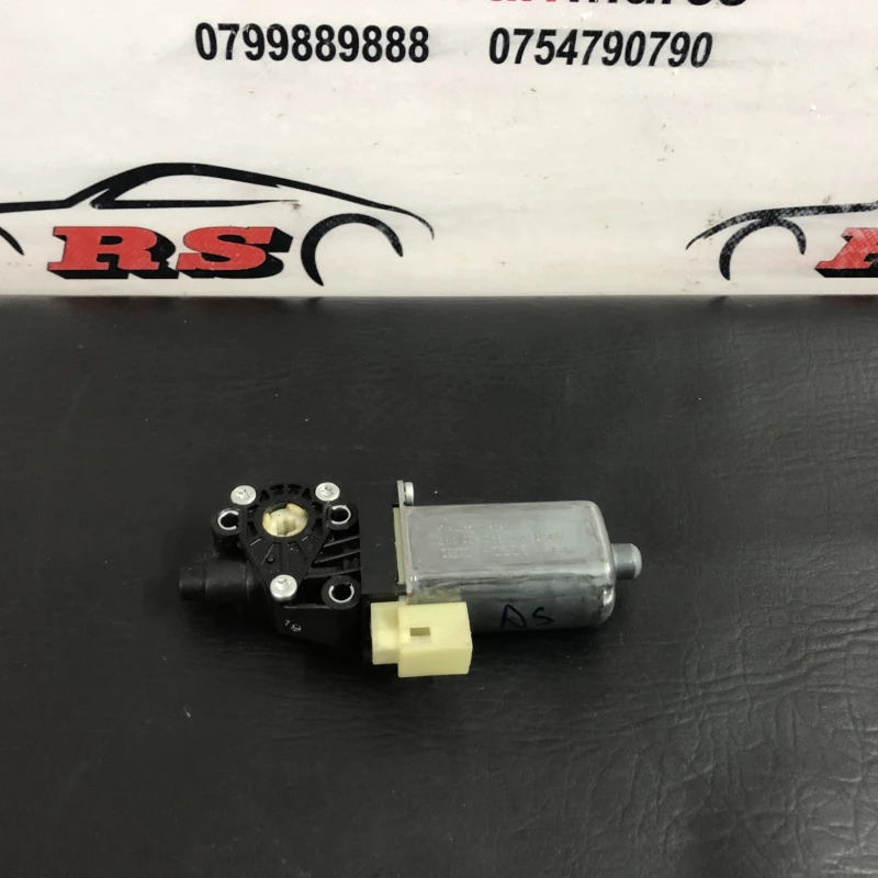 Motoras parasolar dreapta spate / BMW Seria 7 E65 2008 / Audio si electronice