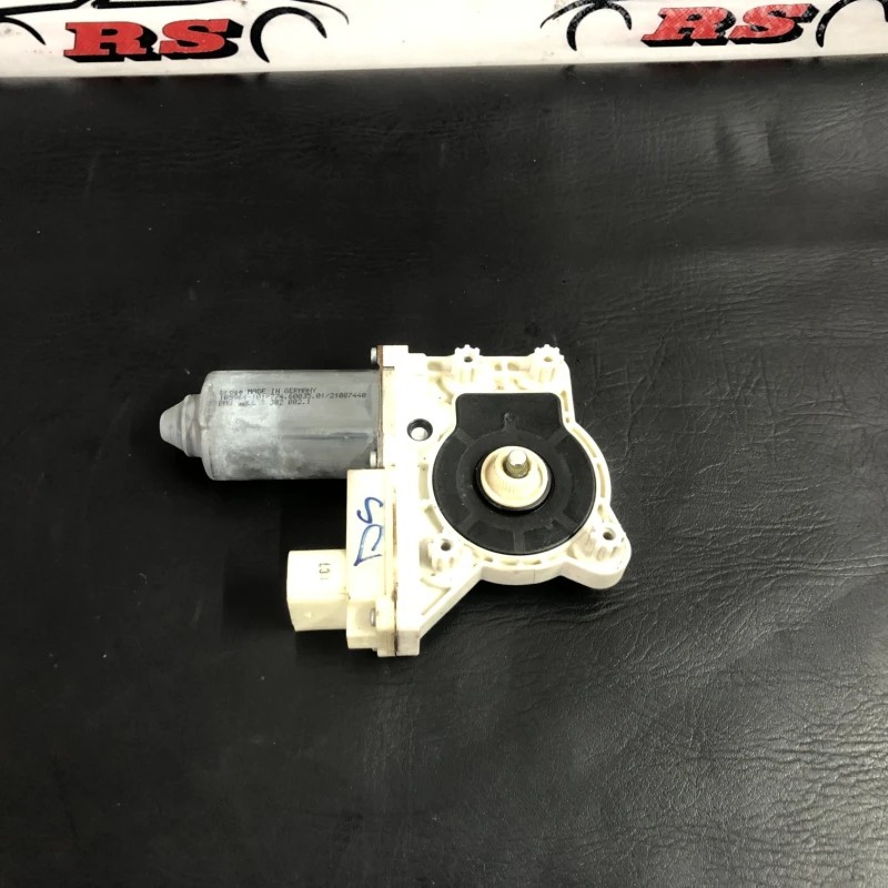 Motoras geam dreapta spate / BMW Seria 7 E65 2008 / Audio si electronice