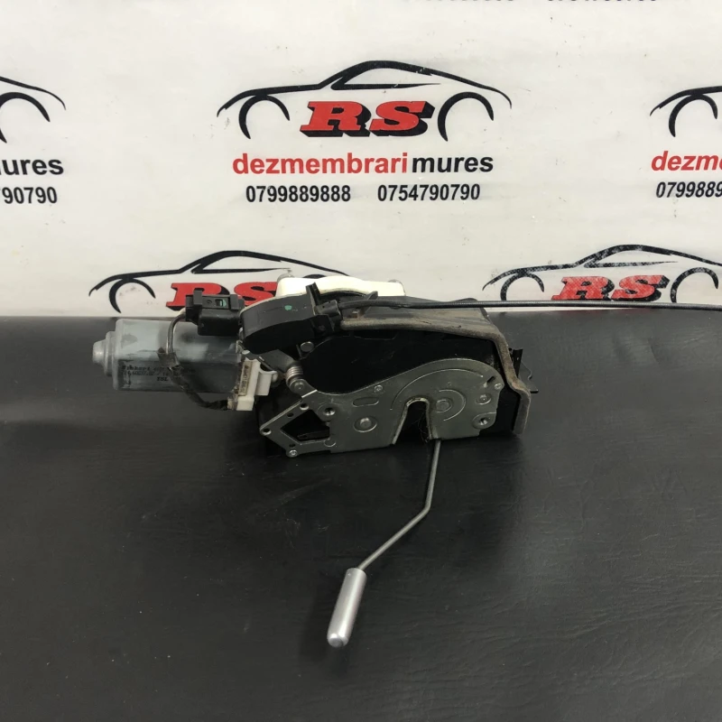 Iala broasca usa stanga fata cu soft close / BMW Seria 7 E65 2008 / Caroserie, oglinzi si faruri