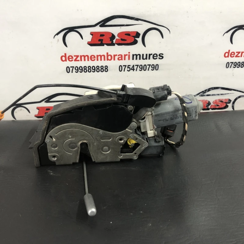 Iala broasca usa dreapta spate cu soft close / BMW Seria 7 E65 2008 / Caroserie, oglinzi si faruri