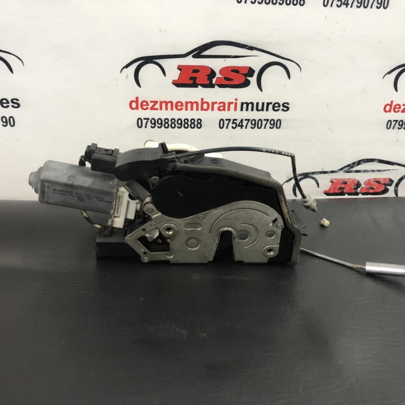 Iala broasca usa stanga spate cu soft close / BMW Seria 7 E65 2008 / Caroserie, oglinzi si faruri