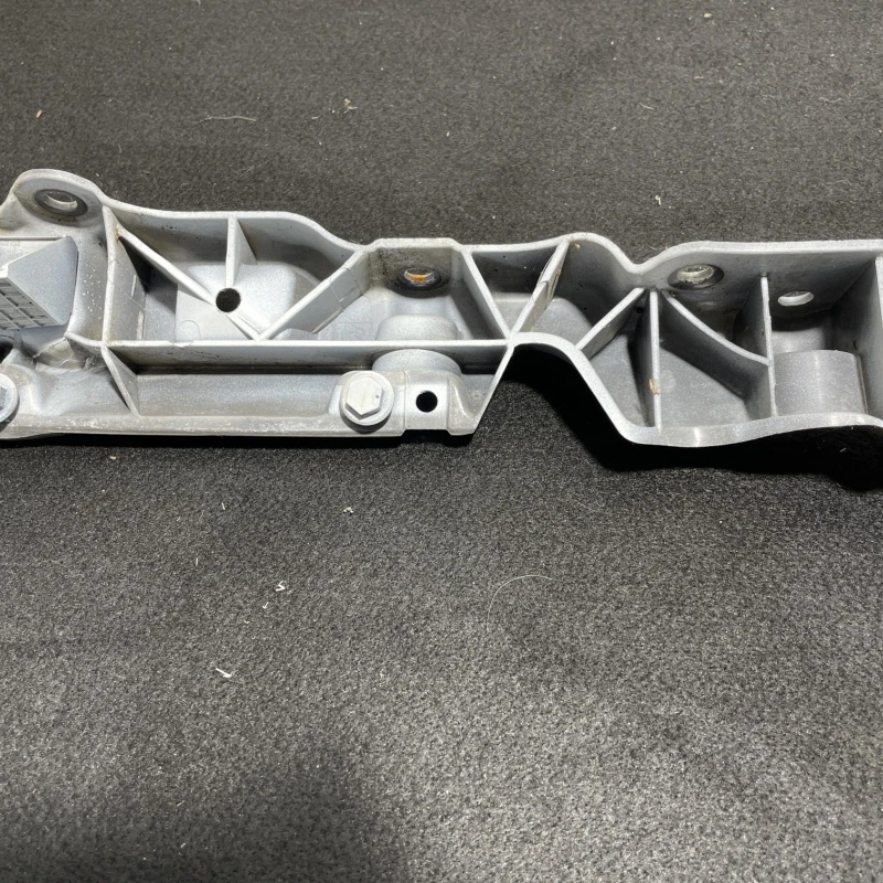 Suport aripa stanga / Renault Scenic III 2011 / Caroserie, oglinzi si faruri
