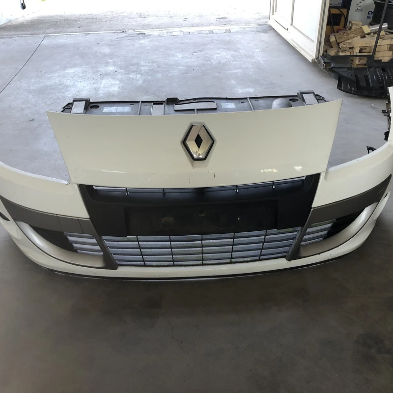 Bara fata Renault 
