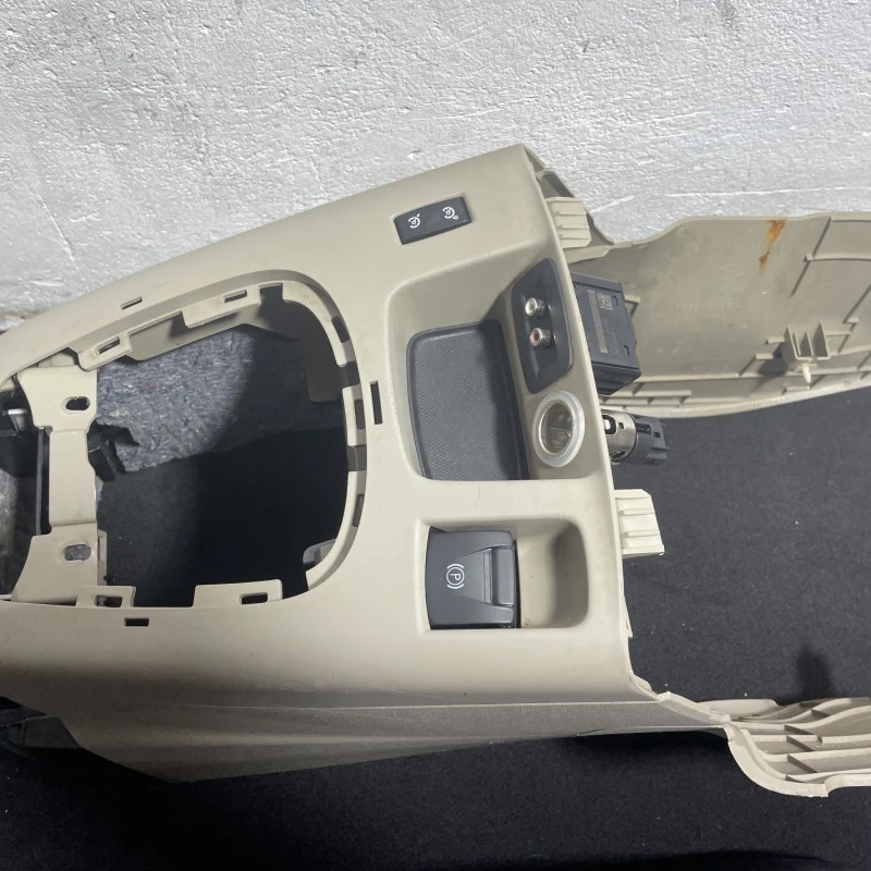 Cotiera centrala / Renault Scenic III 2011 / Interior