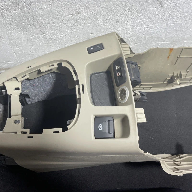 Cotiera centrala / Renault Scenic III 2011 / Interior