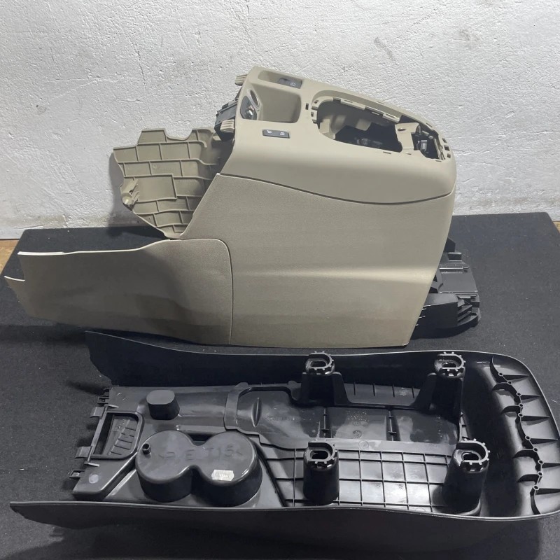 Cotiera centrala / Renault Scenic III 2011 / Interior