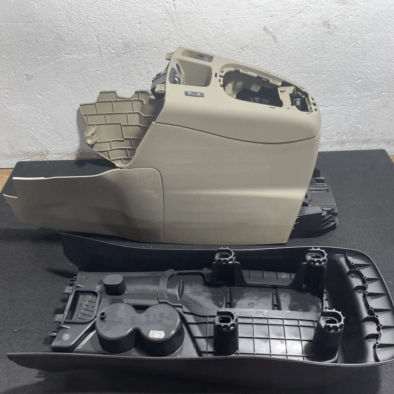 Cotiera centrala / Renault Scenic III 2011 / Interior