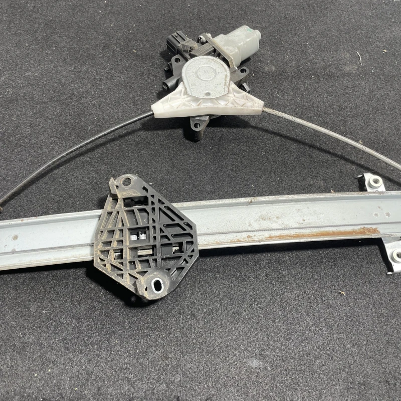 Macara geam stanga spate Subaru 