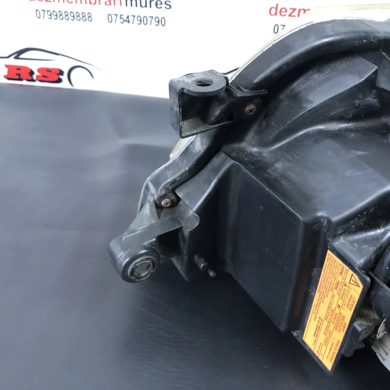 Far dreapta xenon / Subaru   2009 / Caroserie, oglinzi si faruri