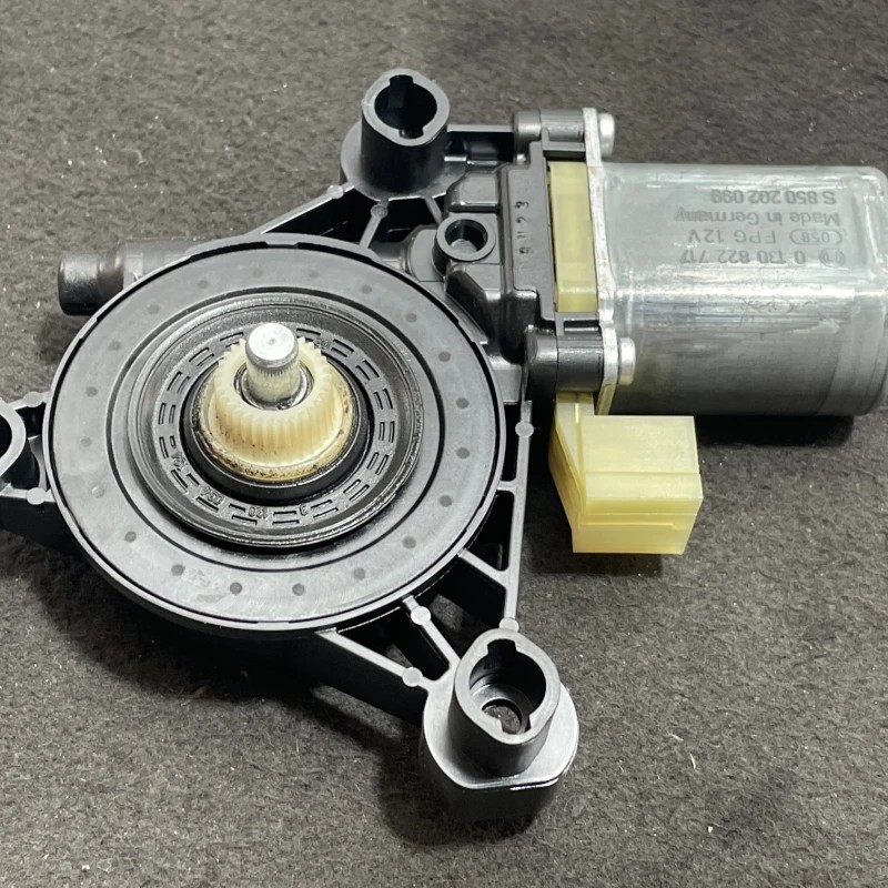 Motoras geam stanga fata / Seat Leon 5F 2015 / Audio si electronice