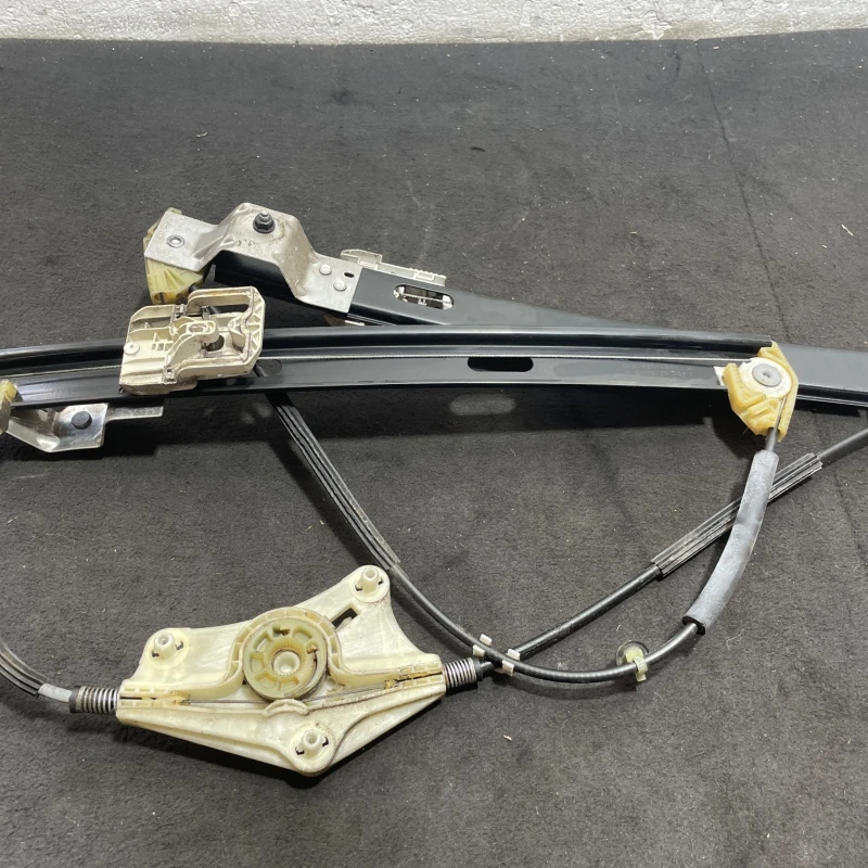 Macara geam stanga fata / Seat Leon 5F 2015 / Caroserie, oglinzi si faruri