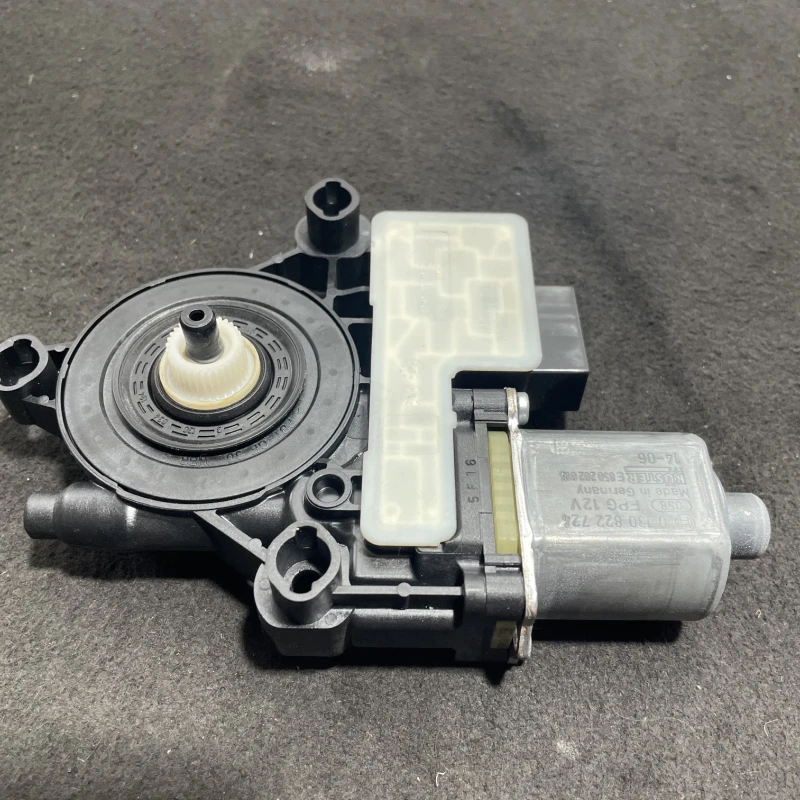 Motoras geam dreapta spate / Seat Leon 5F 2015 / Audio si electronice