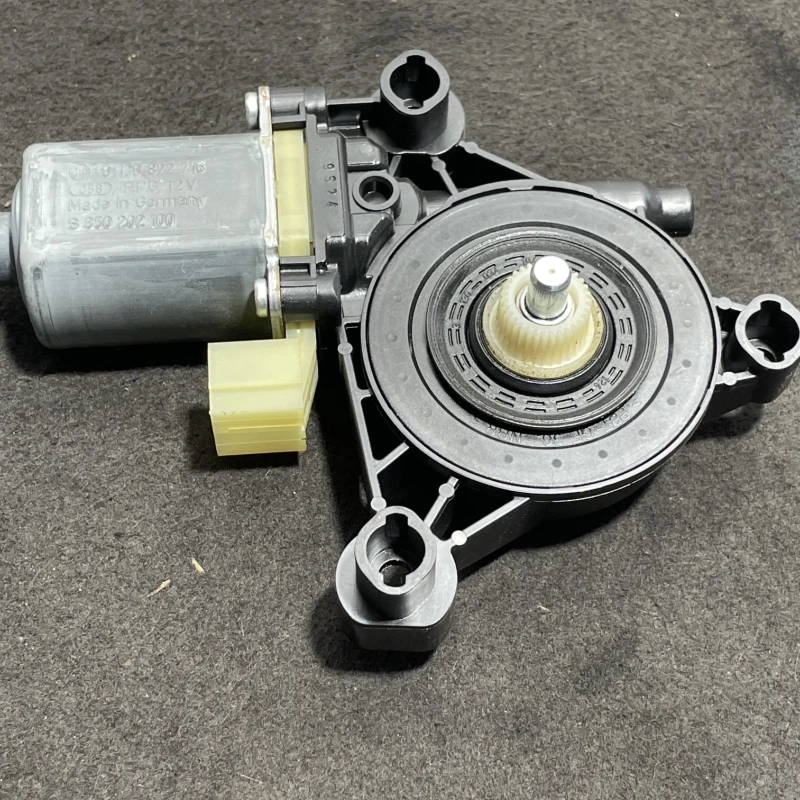 Motoras geam dreapta fata Seat 