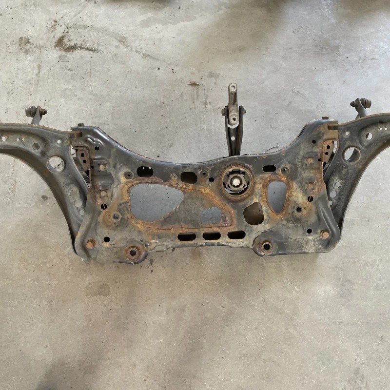 Punte fata jug suport motor / Seat Leon 5F 2015 / Directie si suspensie