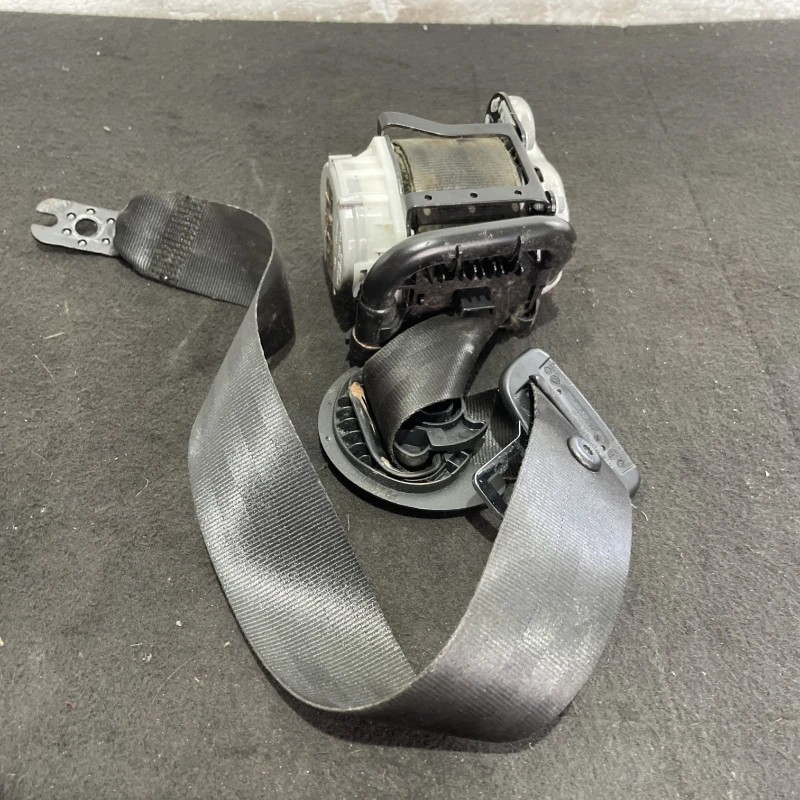 Centura stanga fata / Seat Leon 5F 2015 / Interior