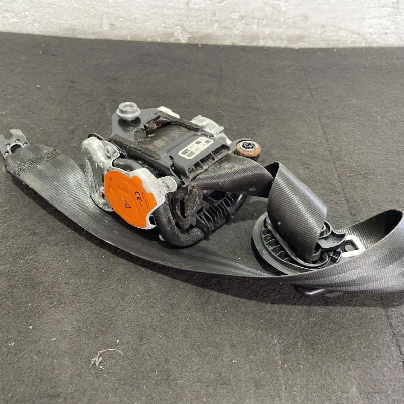 Centura stanga fata / Seat Leon 5F 2015 / Interior