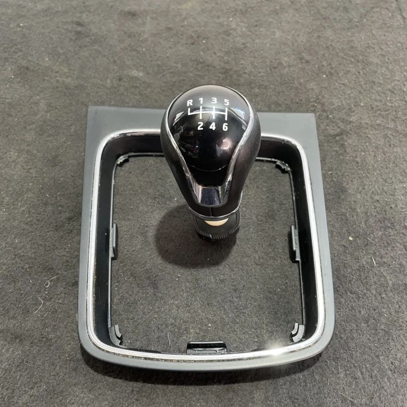 Nuca schimbator cu ornament / Seat Leon 5F 2015 / Interior
