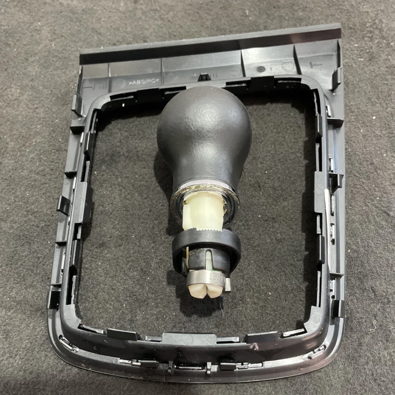 Nuca schimbator cu ornament / Seat Leon 5F 2015 / Interior