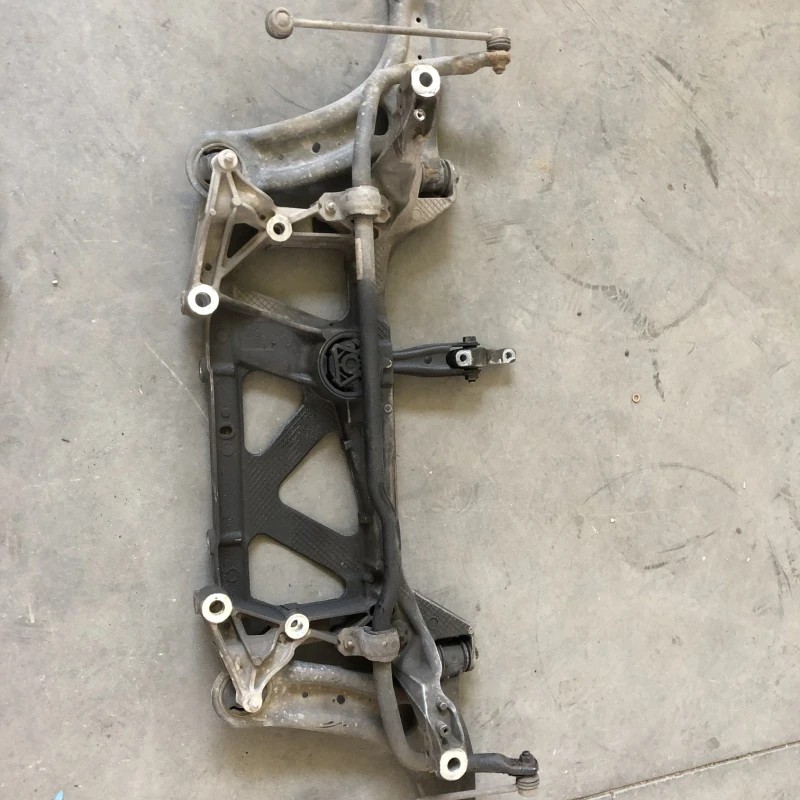 Punte fata jug suport motor / Volkswagen Passat B8 2016 / Directie si suspensie