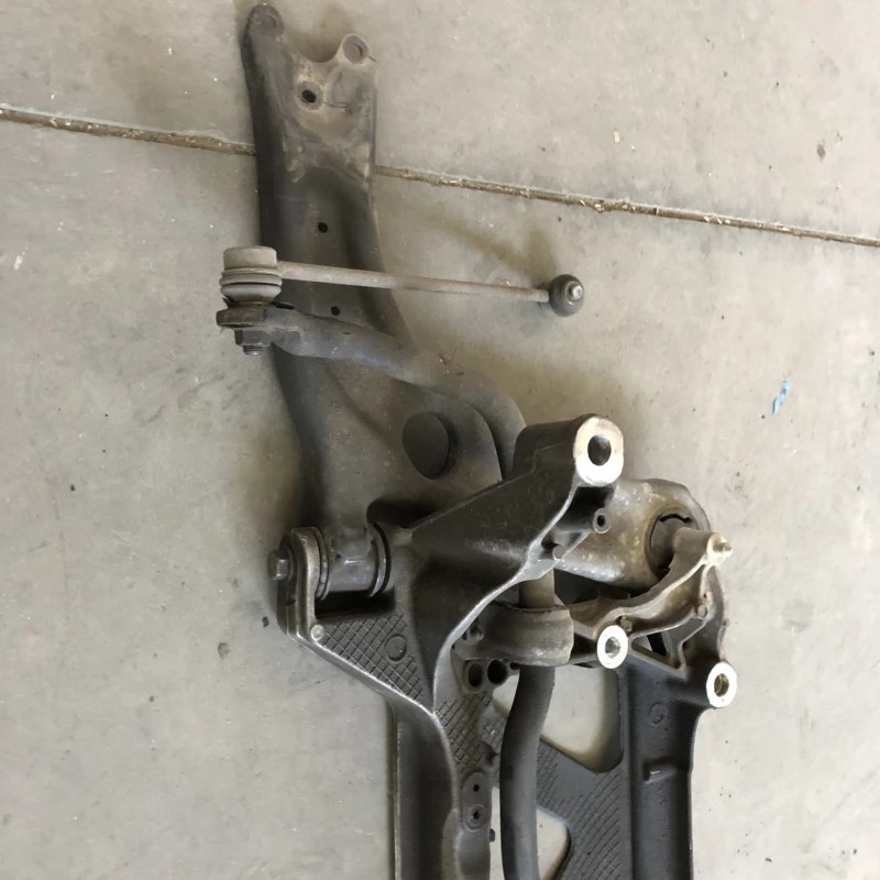 Punte fata jug suport motor / Volkswagen Passat B8 2016 / Directie si suspensie