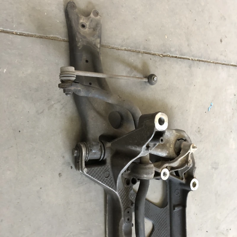 Punte fata jug suport motor / Volkswagen Passat B8 2016 / Directie si suspensie