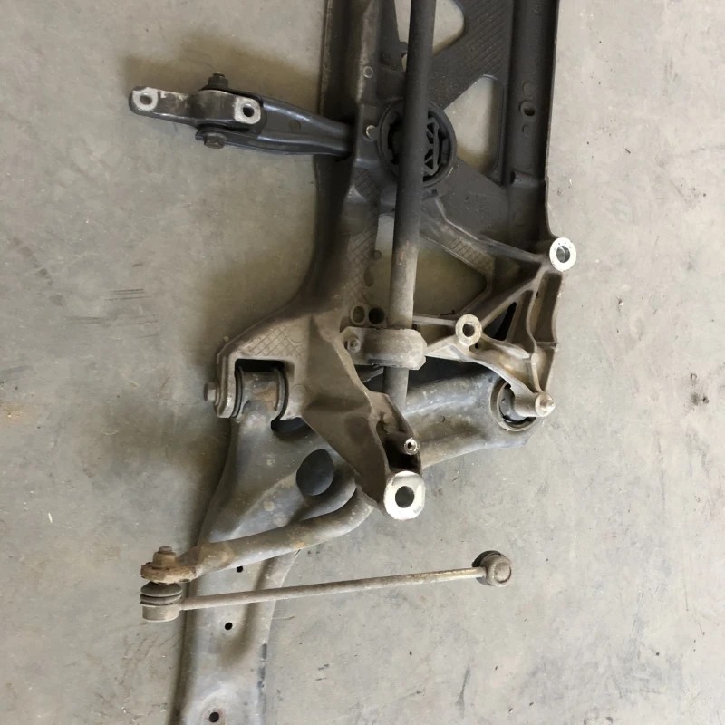 Punte fata jug suport motor / Volkswagen Passat B8 2016 / Directie si suspensie