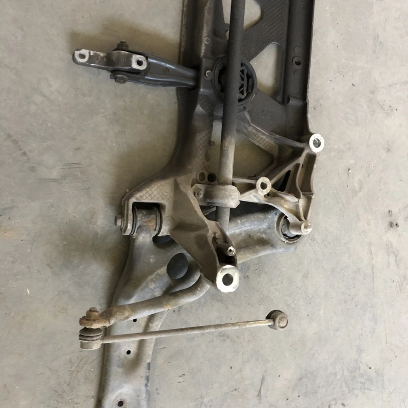 Punte fata jug suport motor / Volkswagen Passat B8 2016 / Directie si suspensie