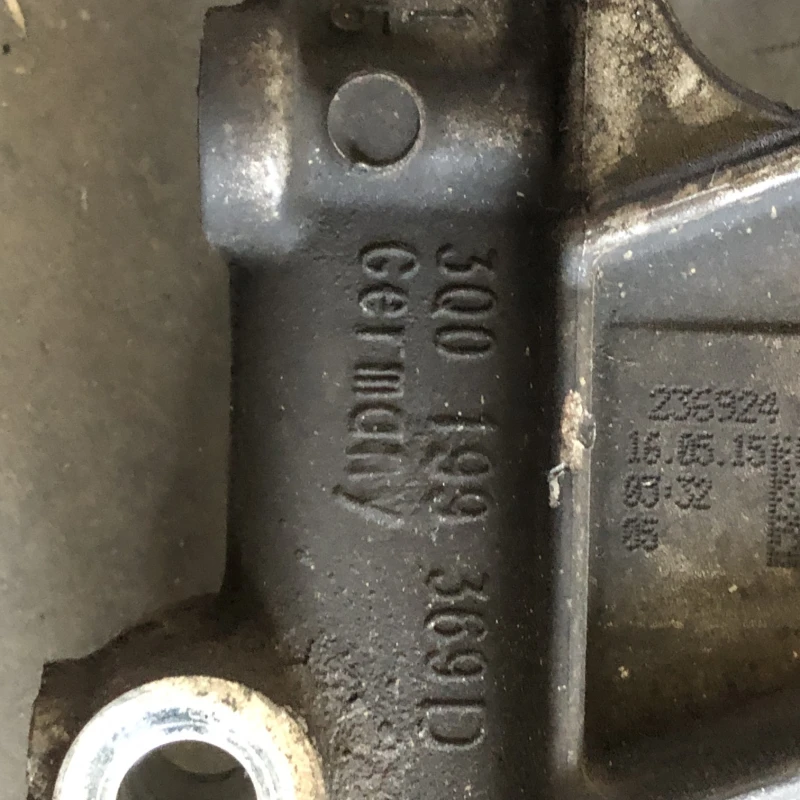 Punte fata jug suport motor / Volkswagen Passat B8 2016 / Directie si suspensie