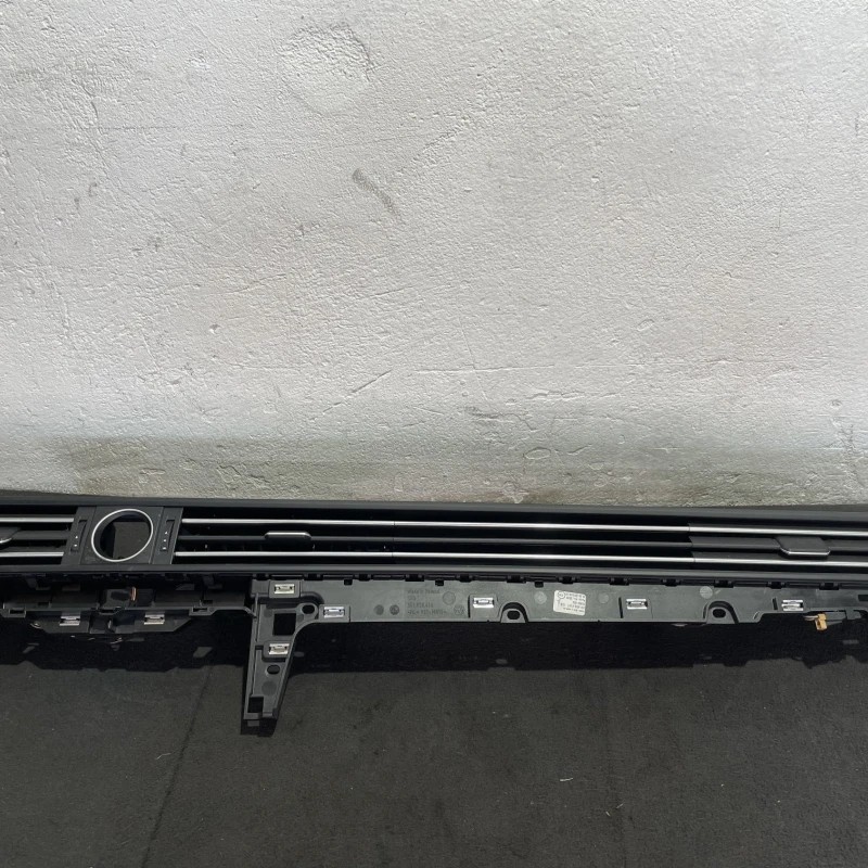 Grila aerisire centrala Volkswagen Passat B8 2016