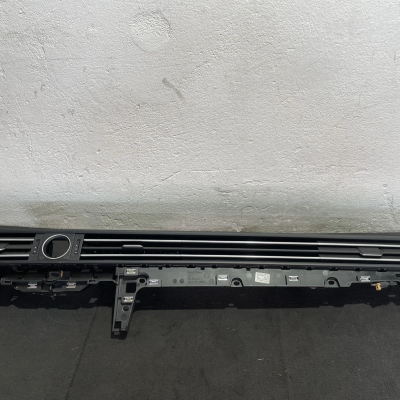 Grila aerisire centrala Volkswagen 