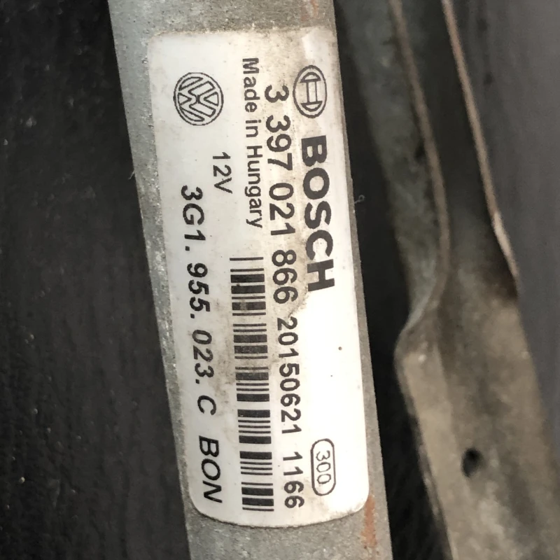 Ansamblu stergatoare cu motoras / Volkswagen Passat B8 2016 / Caroserie, oglinzi si faruri