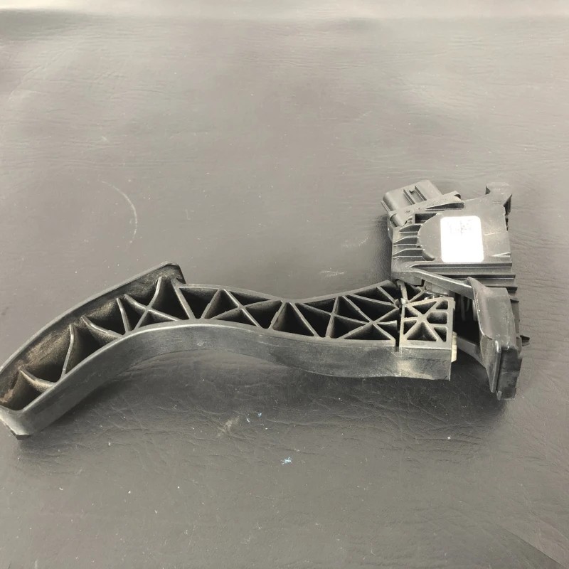 Pedala de acceleratie / Volkswagen Passat B8 2016 / Interior