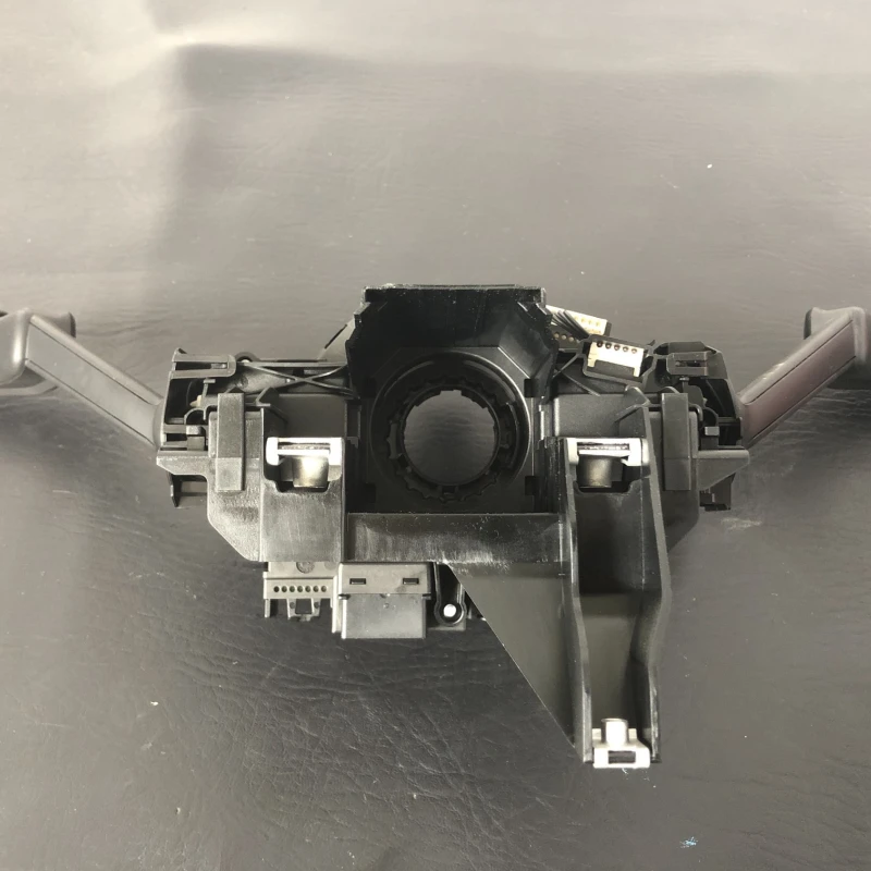 Spira volan cu manete / Volkswagen Passat B8 2016 / Audio si electronice
