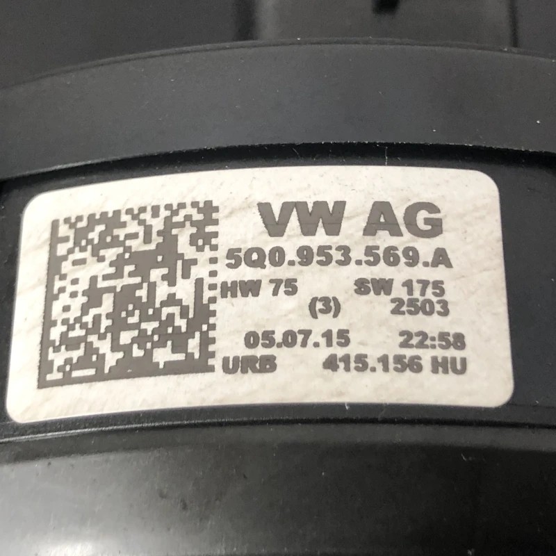 Spira volan cu manete / Volkswagen Passat B8 2016 / Audio si electronice