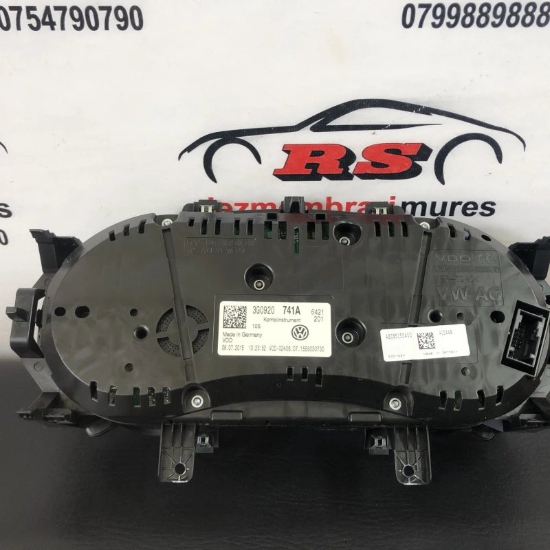 Ceas bord / Volkswagen Passat B8 2016 / Audio si electronice