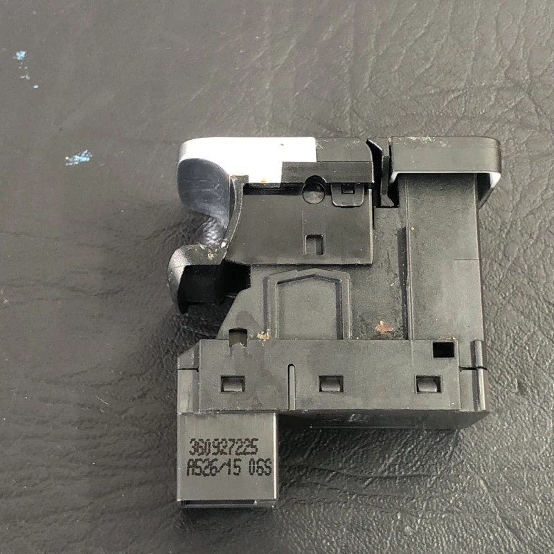 Buton frana de mana / Volkswagen Passat B8 2016 / Interior