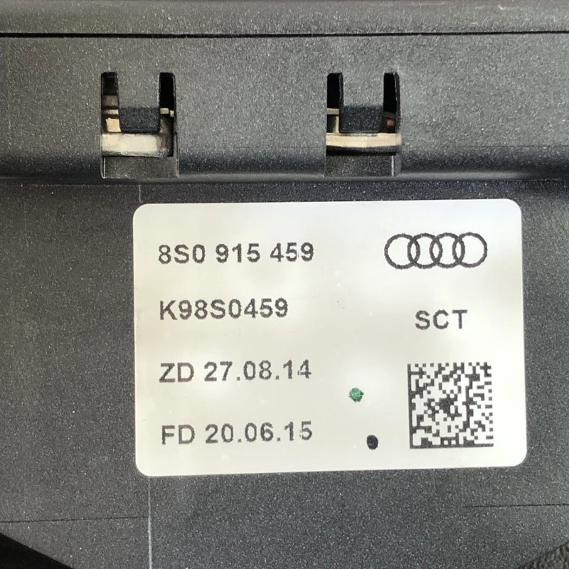 Borna baterie / Volkswagen Passat B8 2016 / Audio si electronice