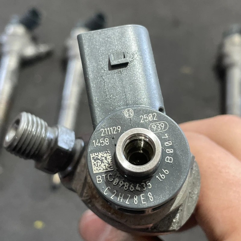 Injector / Volkswagen Caddy 2C 2013 / Motor, racire si evacuare