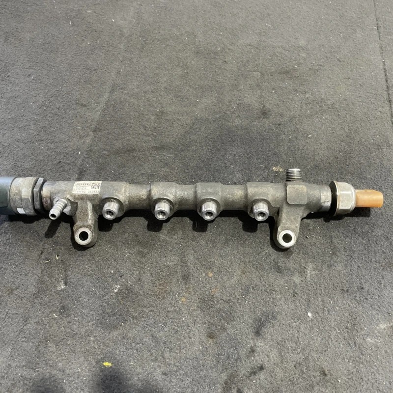 Rampa injectoare cu senzor / Volkswagen Caddy 2C 2013 / Motor, racire si evacuare