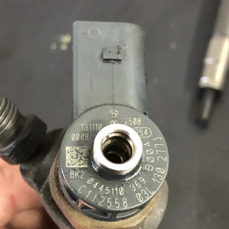 Injector / Volkswagen Tiguan 5N 2013 / Motor, racire si evacuare