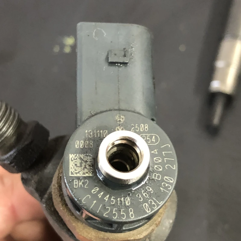 Injector / Volkswagen Tiguan 5N 2013 / Motor, racire si evacuare
