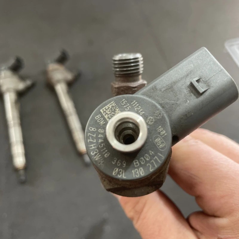 Injector / Volkswagen Sharan 7N 2013 / Motor, racire si evacuare