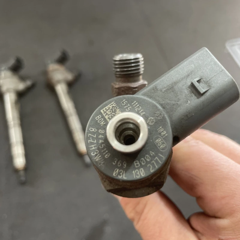 Injector / Volkswagen Sharan 7N 2013 / Motor, racire si evacuare