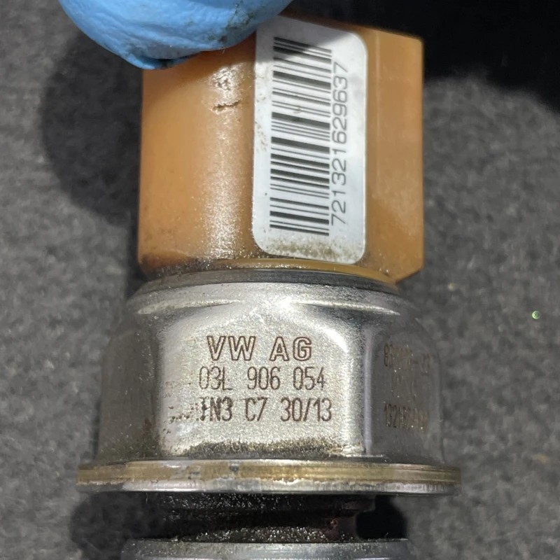 Rampa injectoare cu senzor / Audi Q3 8U 2014 / Motor, racire si evacuare