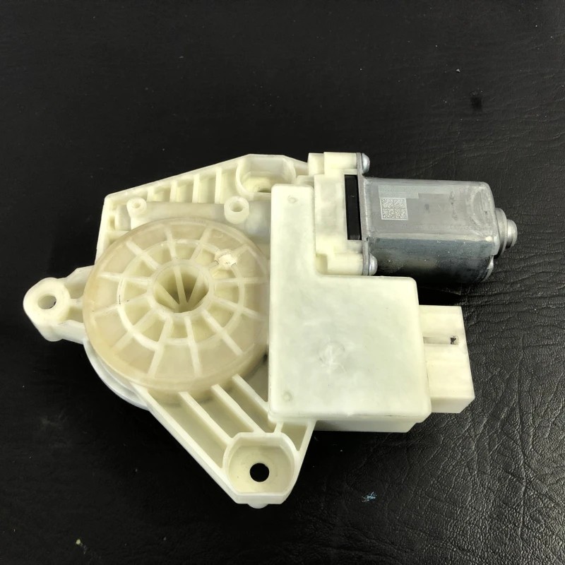 Motoras geam stanga spate Volkswagen Passat B8 2016