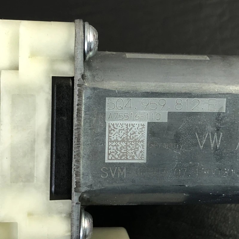 Motoras geam stanga spate / Volkswagen Passat B8 2016 / Audio si electronice